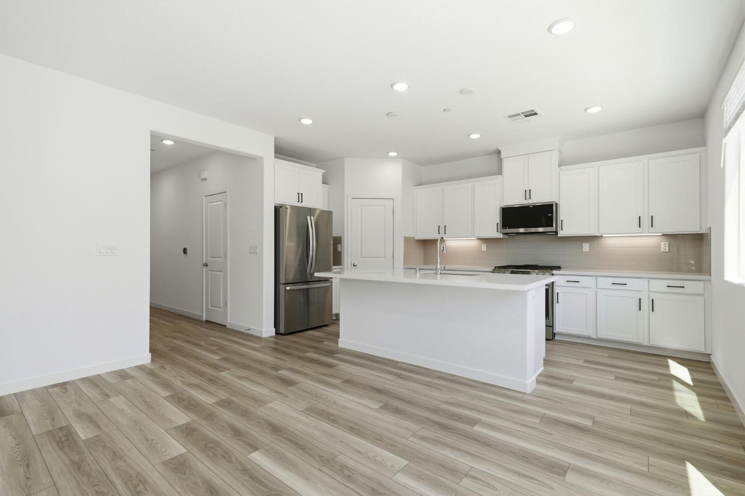 1259 Leonhardt Loop Lincoln, CA 95648 - Photo 2 of 11