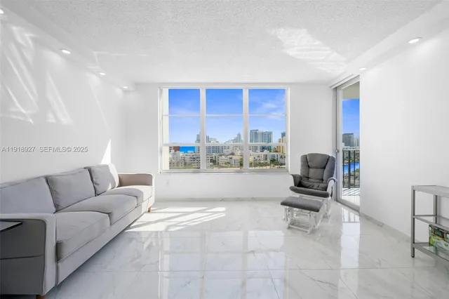 $625,000 | 4101 Pine Tree Drive, Unit 919, Miami Beach, FL 33140