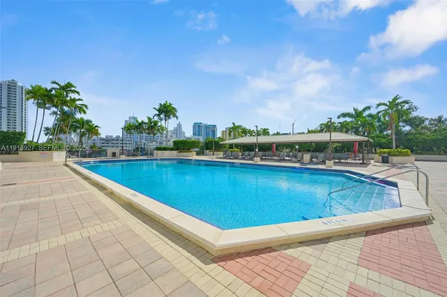 $625,000 | 4101 Pine Tree Drive, Unit 919, Miami Beach, FL 33140
