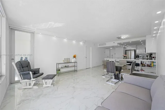 $625,000 | 4101 Pine Tree Drive, Unit 919, Miami Beach, FL 33140
