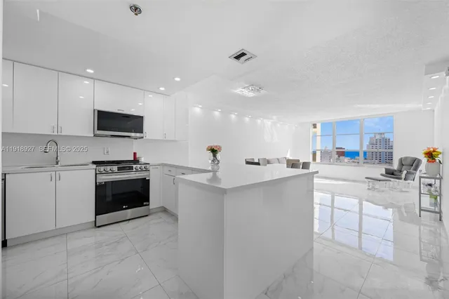 $625,000 | 4101 Pine Tree Drive, Unit 919, Miami Beach, FL 33140