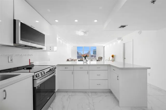 $625,000 | 4101 Pine Tree Drive, Unit 919, Miami Beach, FL 33140