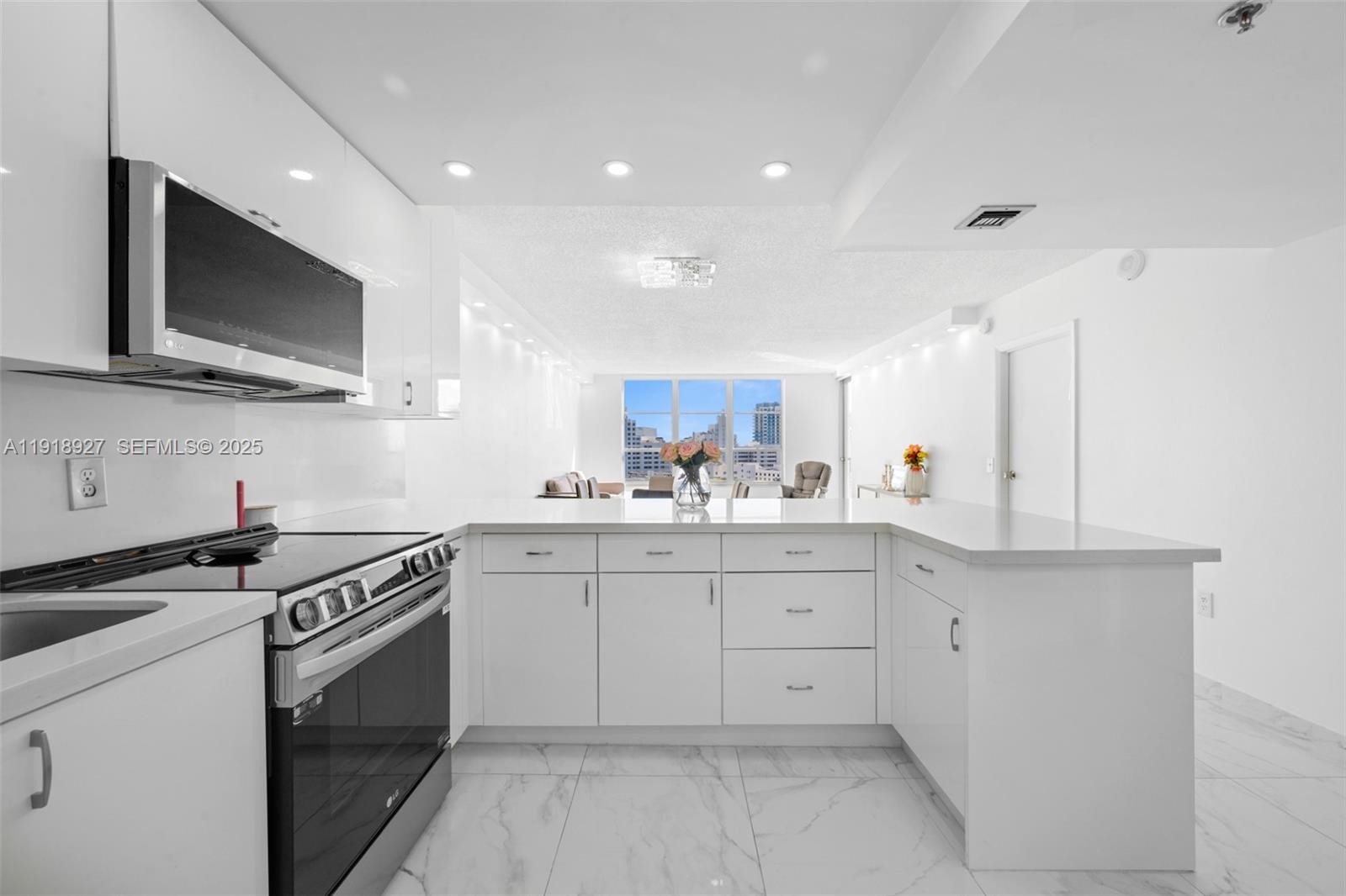 4101 Pine Tree Drive, Unit 919 Miami Beach, FL 33140 - Photo 8 of 25