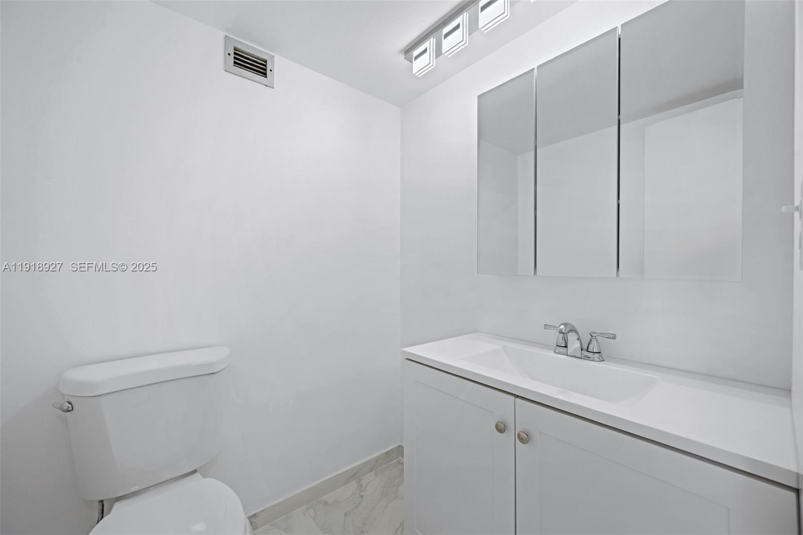 4101 Pine Tree Drive, Unit 919 Miami Beach, FL 33140 - Photo 10 of 25