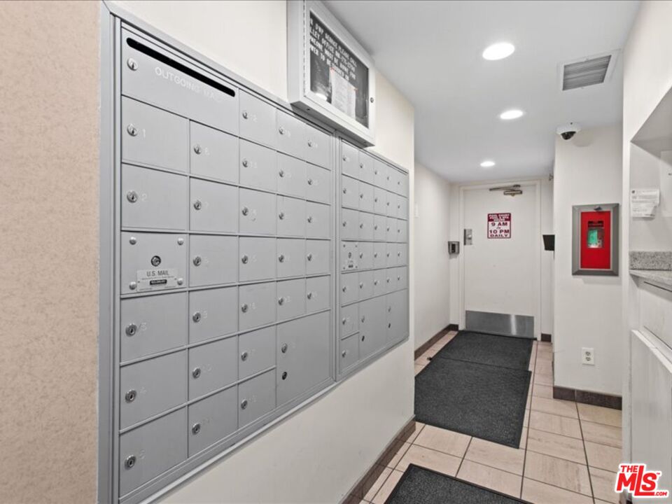 19009 Sherman Way, Unit 2 Reseda, CA 91335 - Photo 23 of 31