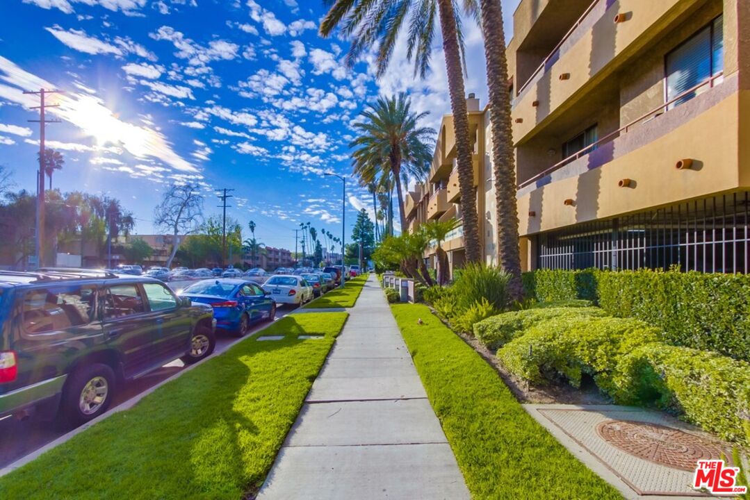 19009 Sherman Way, Unit 2 Reseda, CA 91335 - Photo 27 of 31 a view of a pathway with a yard