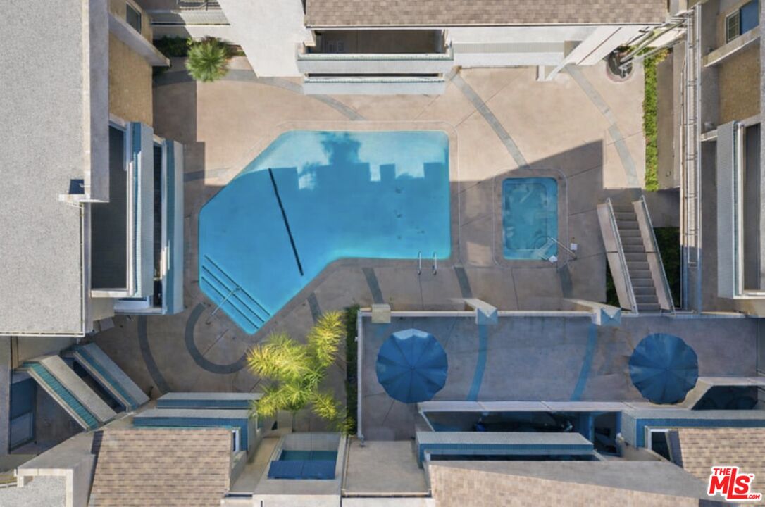 19009 Sherman Way, Unit 2 Reseda, CA 91335 - Photo 31 of 31 a view of entryway and hall