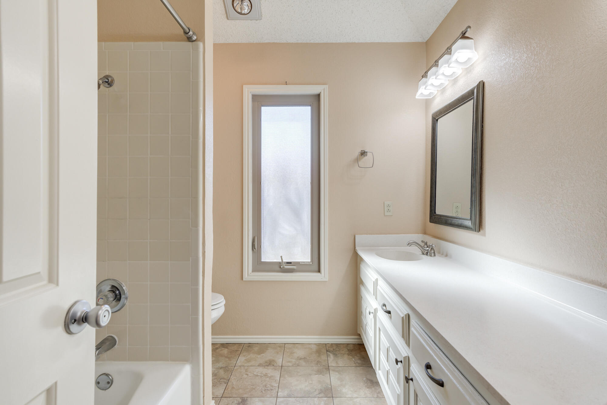 5235 84th Street Lubbock, TX 79424 - Photo 29 of 41 5235-84th-St_Lubbock-TX_36_Primary-Bathr