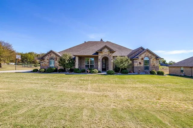 $599,900 | 531 Parker Oaks Lane, Weatherford, TX 76087