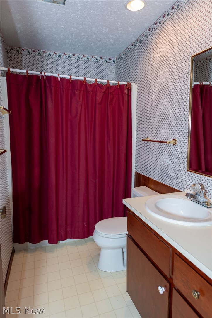 171 Granger Road, Unit 155 Medina, OH 44256 - Photo 16 of 24 Main bathroom
