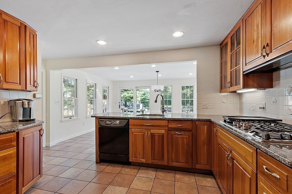 4 Oakwood Road Acton, MA 01720 - Photo 2 of 38 Gallery Image 2