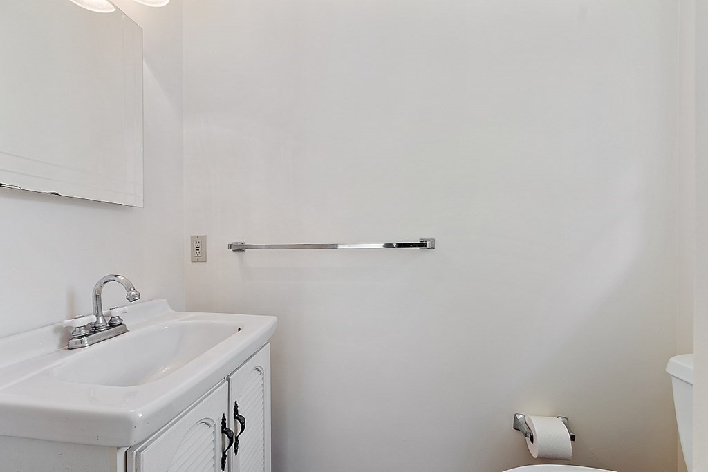4 Oakwood Road Acton, MA 01720 - Photo 24 of 38 Gallery Image 24