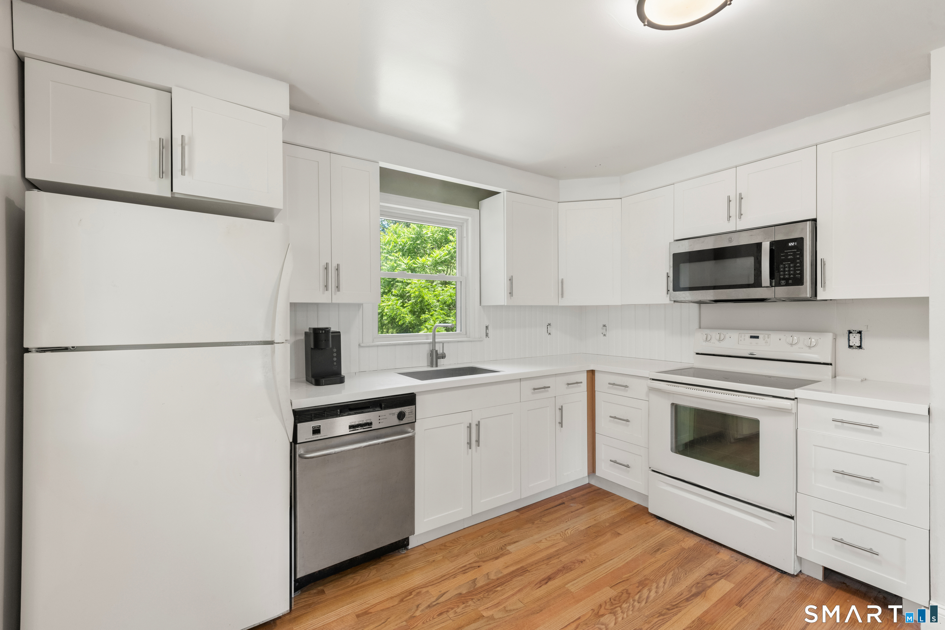 63 Valley View Road Fairfield, CT 06824 - Photo 7 of 30