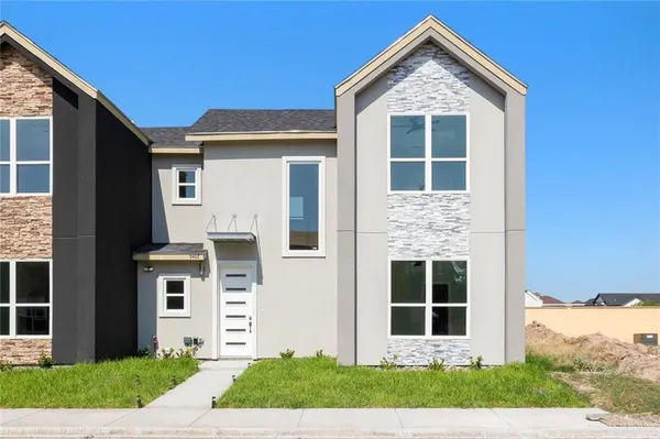 $1,925 | 5407 North Crown Point, Pharr, TX 78577