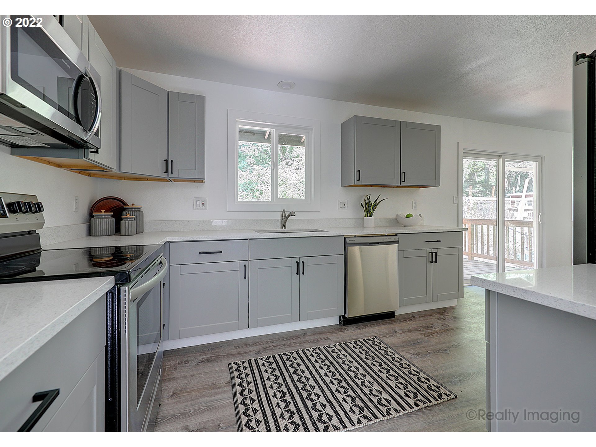 2760 Columbia Heights Road Longview, WA 98632 - Photo 8 of 18 Gallery Image 8
