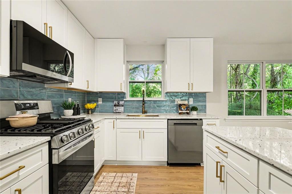 2546 Candler Woods Drive Decatur, GA 30032 - Photo 10 of 35