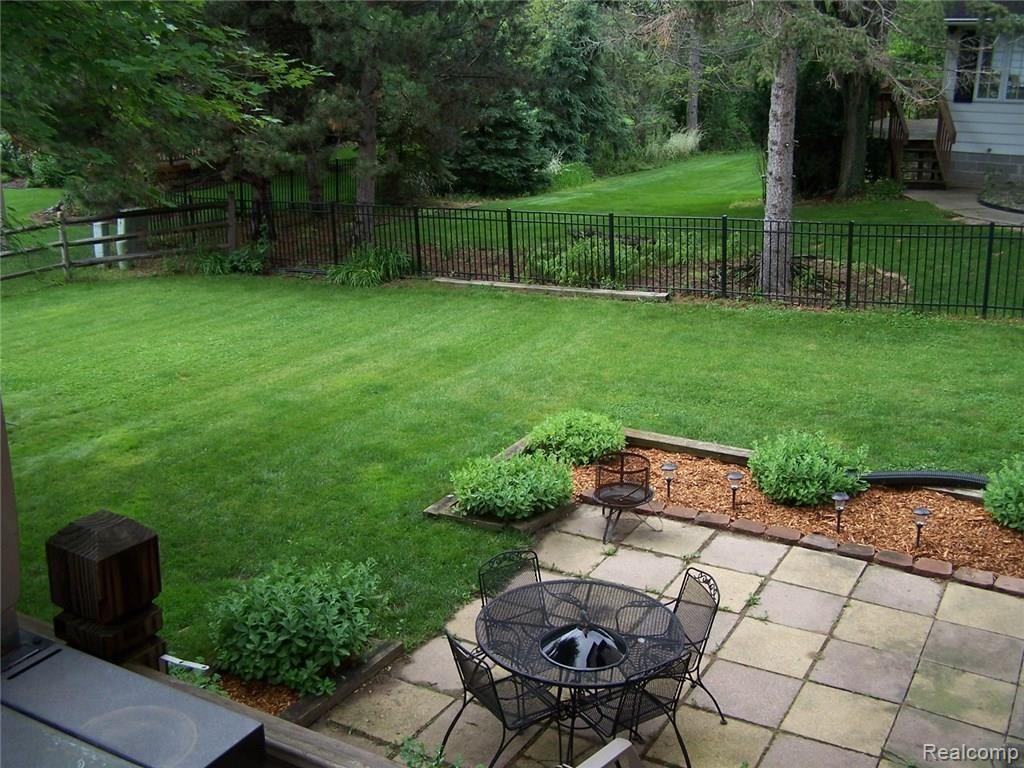917 Biggers Court Rochester, MI 48309 - Photo 32 of 35 100_1773.JPG