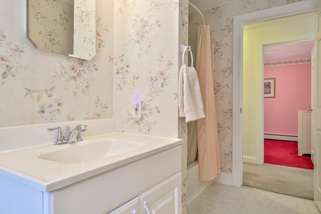 112 Davis Road Bedford, MA 01730 - Photo 15 of 27