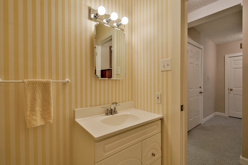 112 Davis Road Bedford, MA 01730 - Photo 20 of 27