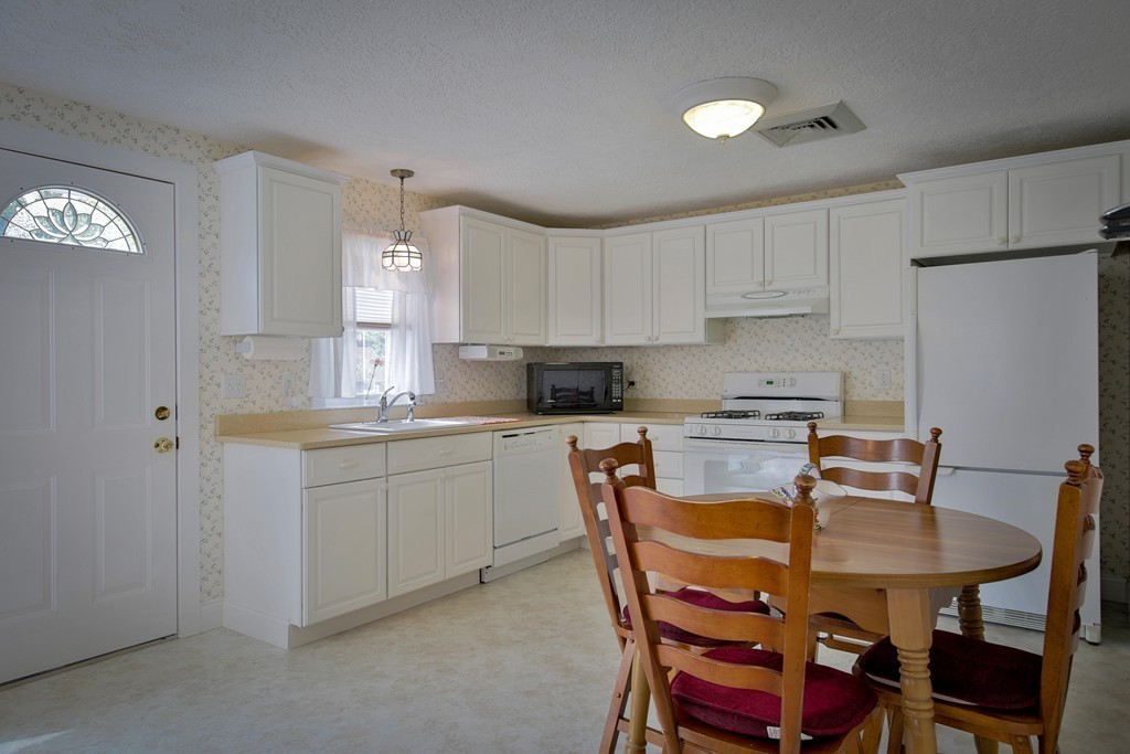 112 Davis Road Bedford, MA 01730 - Photo 2 of 27