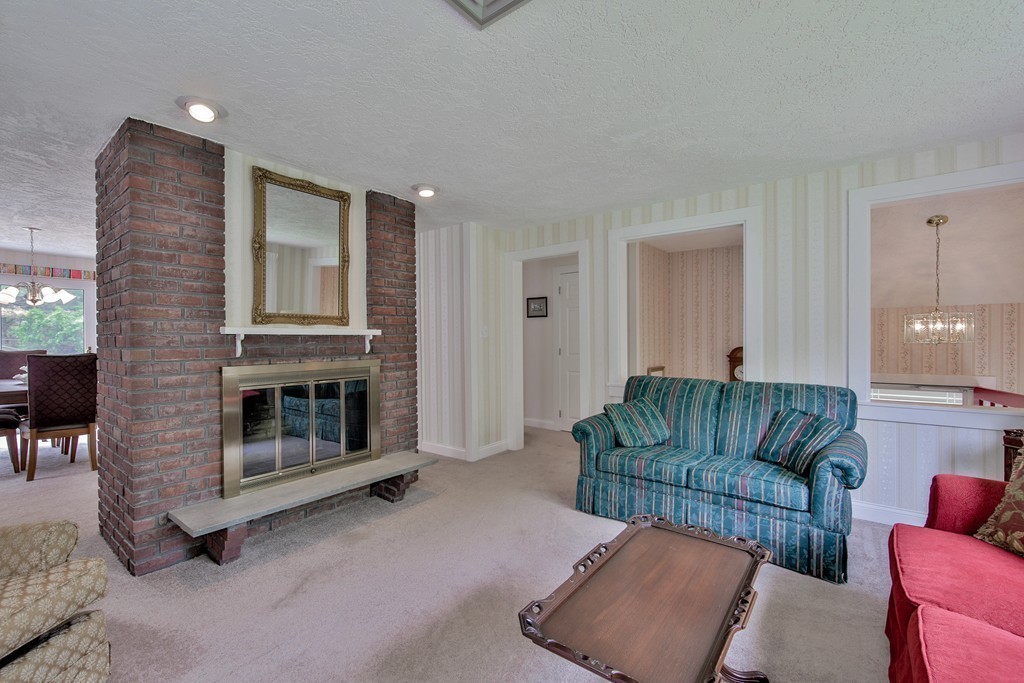 112 Davis Road Bedford, MA 01730 - Photo 6 of 27