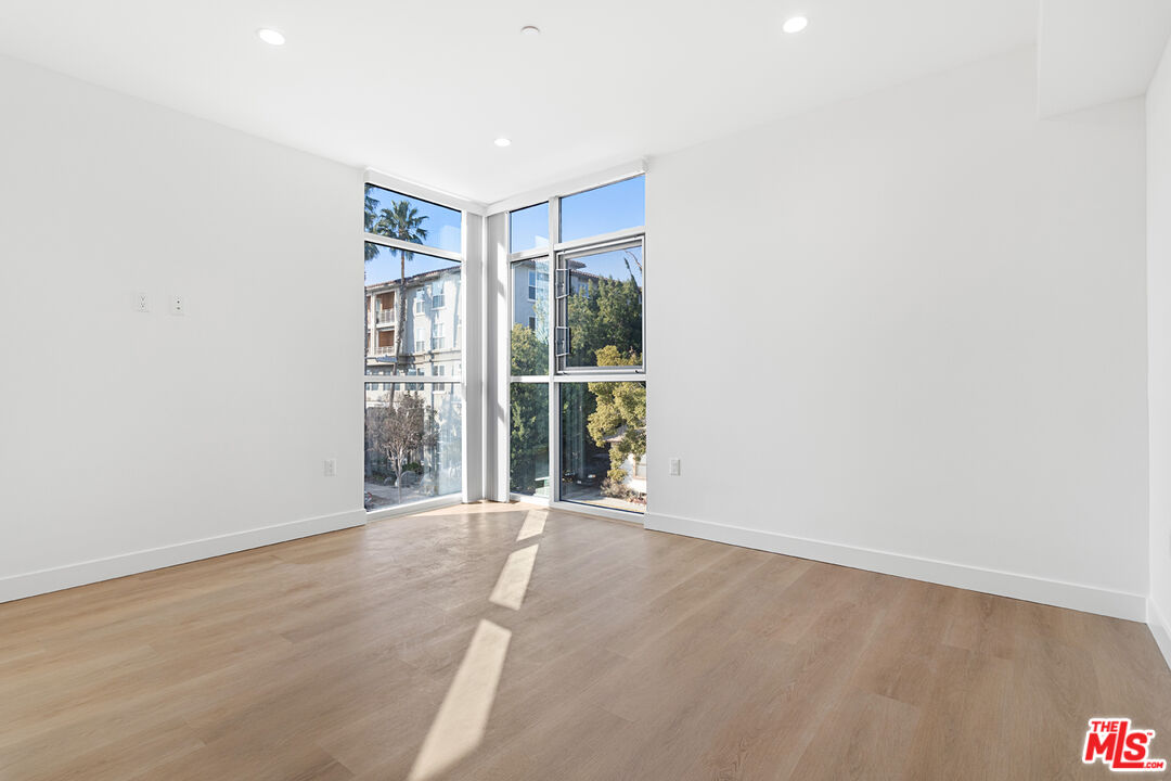 164 Chestnut Street, Unit 402 Pasadena, CA 91103 - Photo 12 of 32