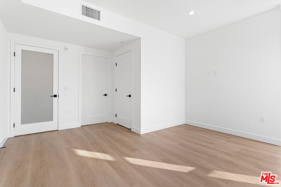 164 Chestnut Street, Unit 402 Pasadena, CA 91103 - Photo 17 of 32