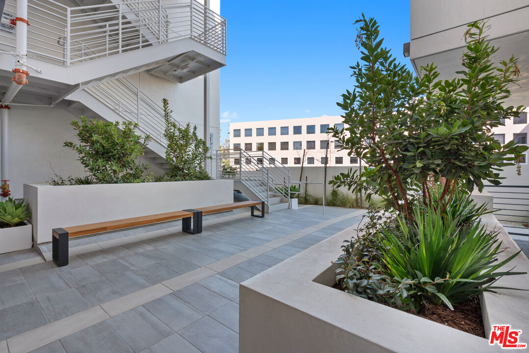 164 Chestnut Street, Unit 402 Pasadena, CA 91103 - Photo 27 of 32