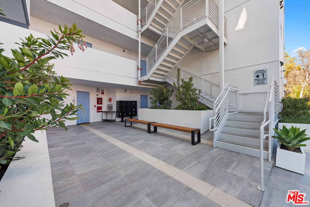 164 Chestnut Street, Unit 402 Pasadena, CA 91103 - Photo 28 of 32