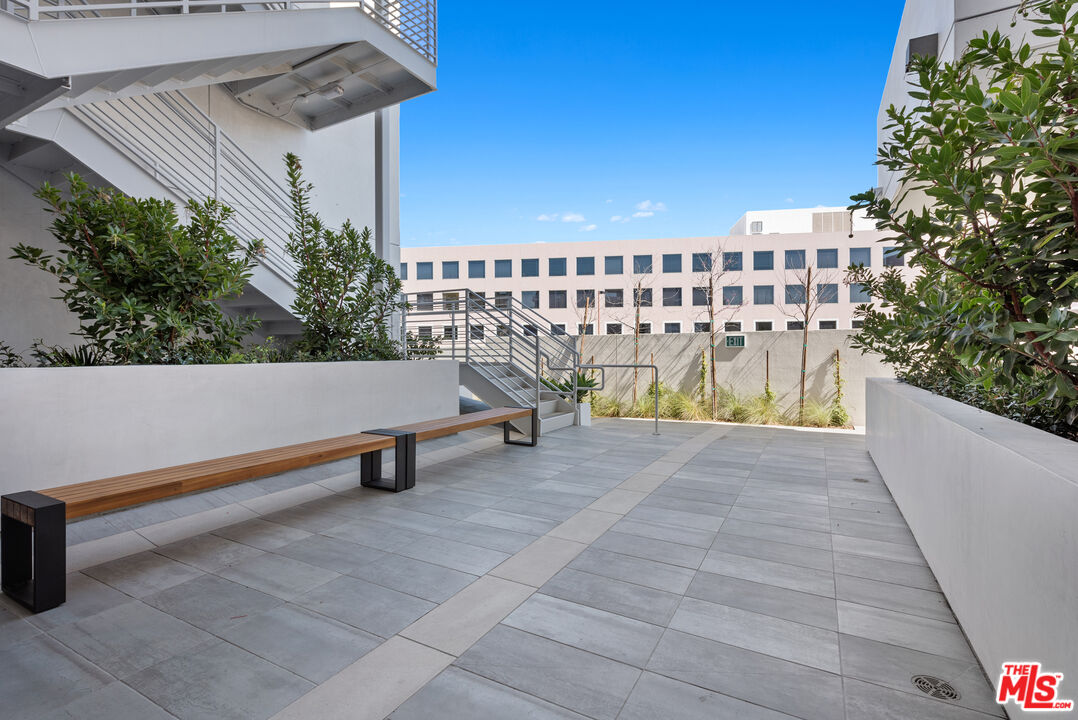 164 Chestnut Street, Unit 402 Pasadena, CA 91103 - Photo 29 of 32