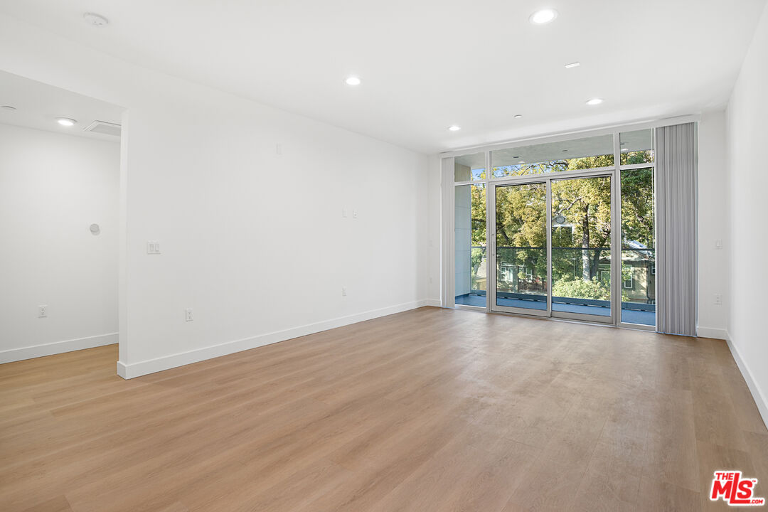 164 Chestnut Street, Unit 402 Pasadena, CA 91103 - Photo 4 of 32