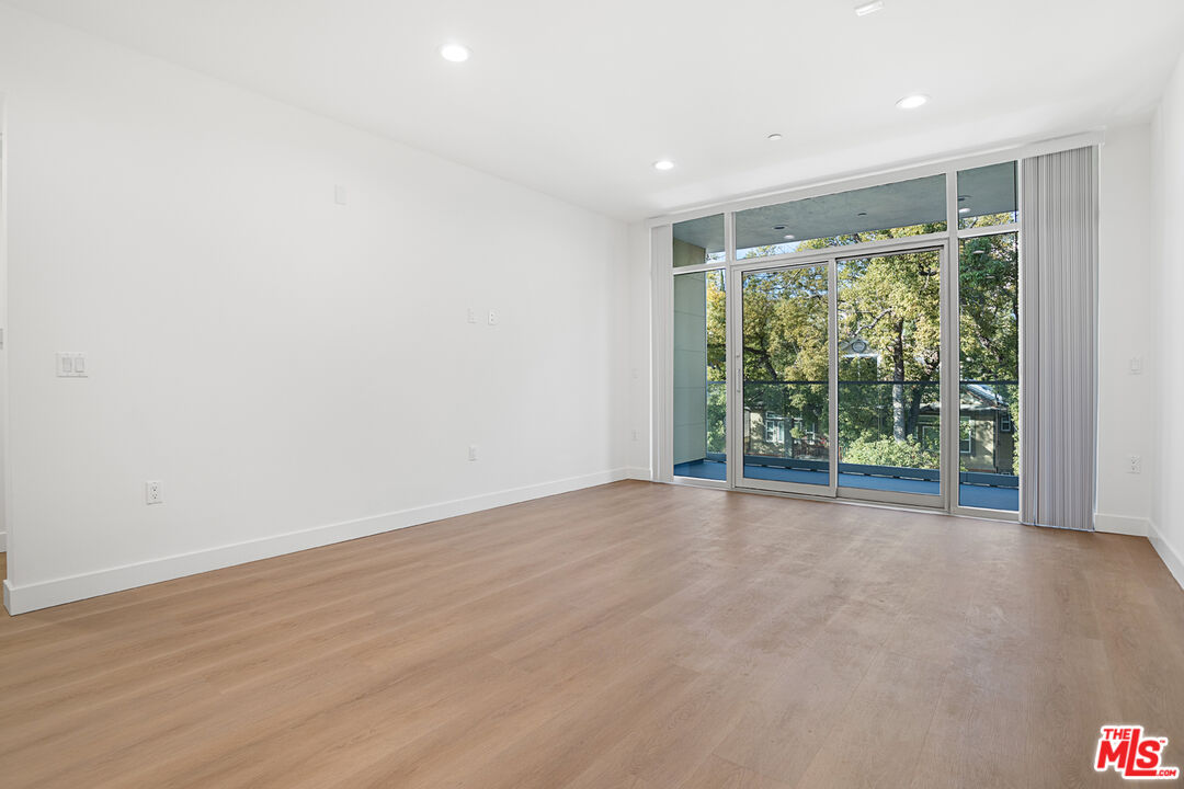 164 Chestnut Street, Unit 402 Pasadena, CA 91103 - Photo 5 of 32