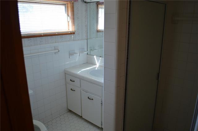 1653 Bible Crossing Road Winchester, TN 37398 - Photo 12 of 17 Enjoy your privacy with the master bath.