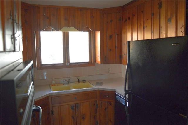 1653 Bible Crossing Road Winchester, TN 37398 - Photo 8 of 17 Plenty of counter space for preparing meals.