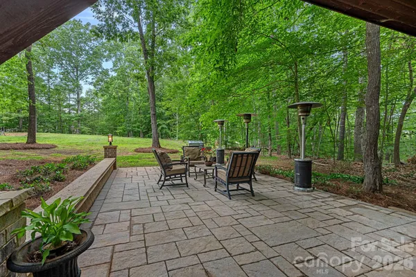 a view of a sitting area with furniture and garden
