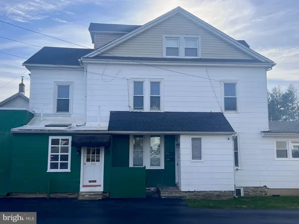 $1,500 | 703 Bethlehem Pike, Unit 1R, Glenside, PA 19038