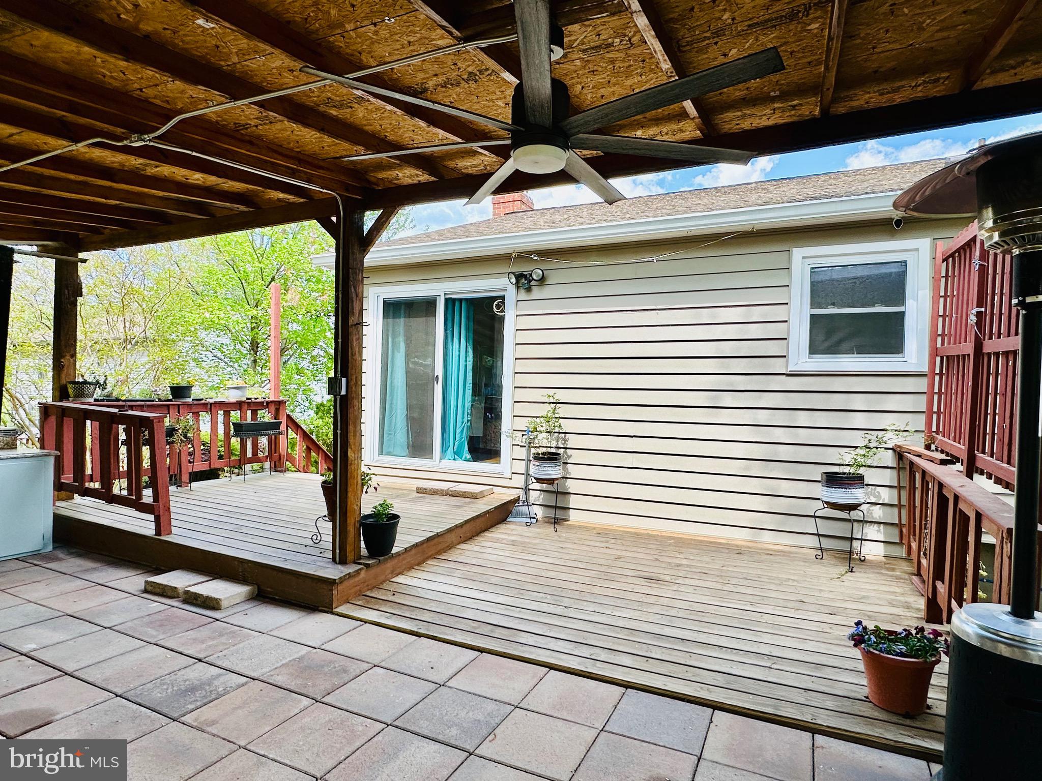4786 Kelly Road Woodbridge, VA 22193 - Photo 51 of 64 Dinning room walk out - deck