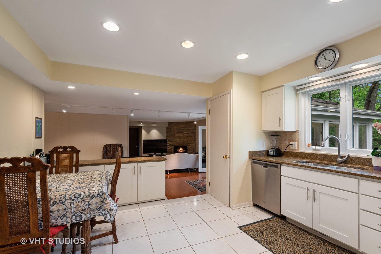 1616 Birch Road Northbrook, IL 60062 - Photo 5 of 20