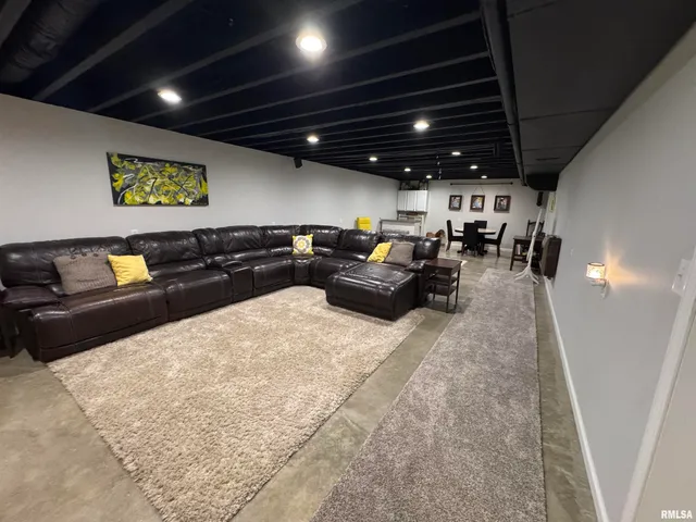 $315,000 | 11675 East Radio Tower Road, Mount Vernon, IL 62864