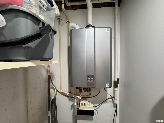 $315,000 | 11675 East Radio Tower Road, Mount Vernon, IL 62864