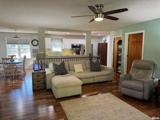 $315,000 | 11675 East Radio Tower Road, Mount Vernon, IL 62864