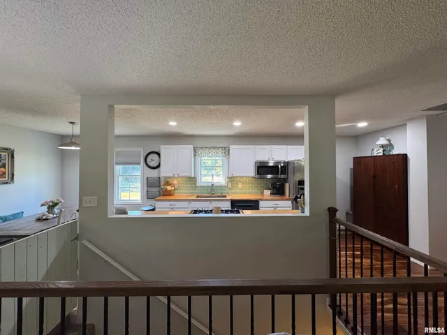 $315,000 | 11675 East Radio Tower Road, Mount Vernon, IL 62864