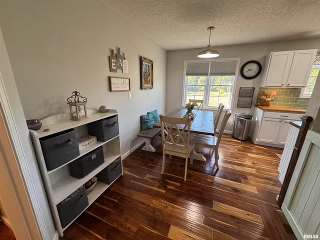 $315,000 | 11675 East Radio Tower Road, Mount Vernon, IL 62864