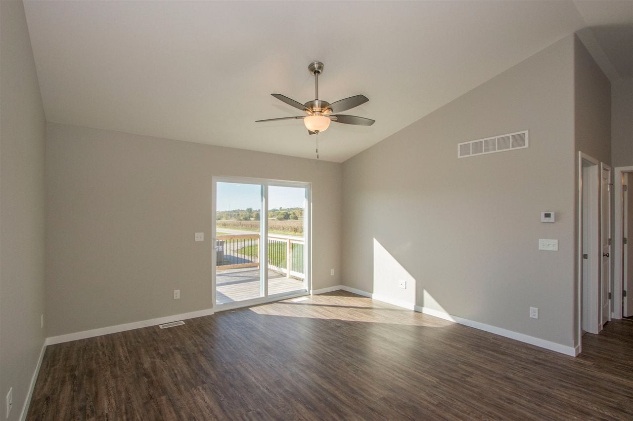 323 Old Oak Ridge Hills, IA 52235 - Photo 6 of 28 Gallery Image 6