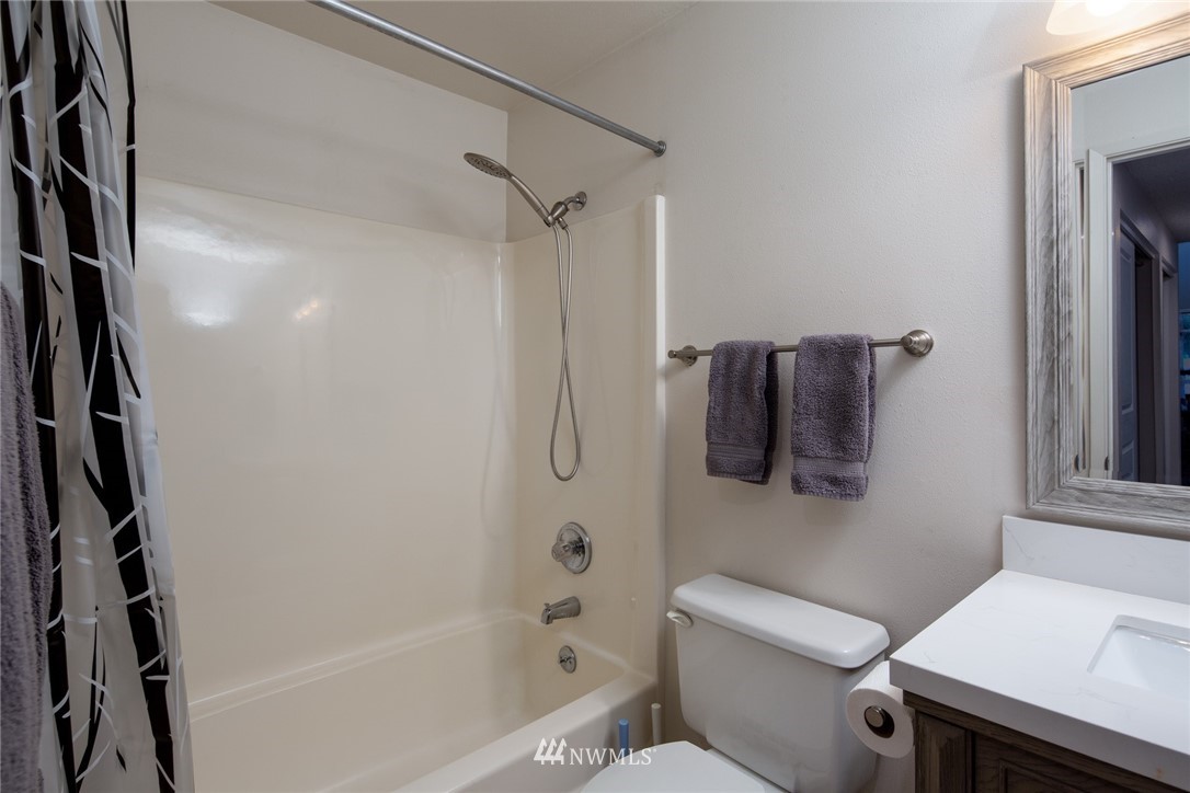 3 Barn View Drive, Unit 5 Bellingham, WA 98229 - Photo 19 of 25 a bathroom with a shower and a toilet