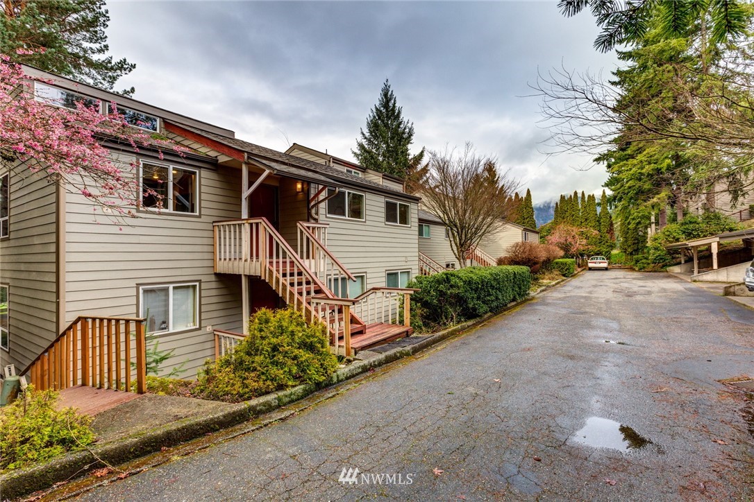 3 Barn View Drive, Unit 5 Bellingham, WA 98229 - Photo 22 of 25 a front view of a house with a garden
