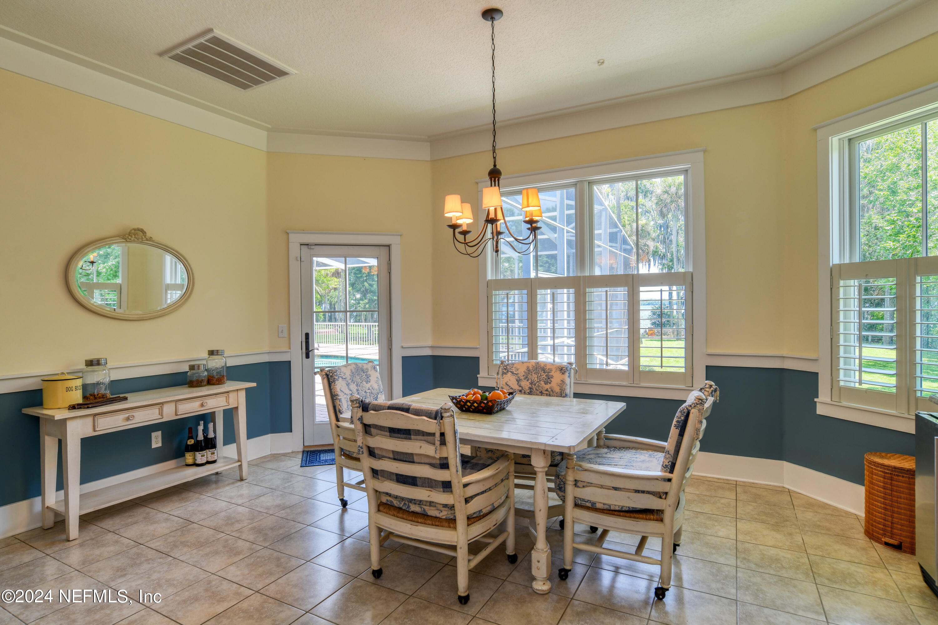560 Clifton Road Crescent City, FL 32112 - Photo 40 of 73 a dining room with furniture a chandelier and window
