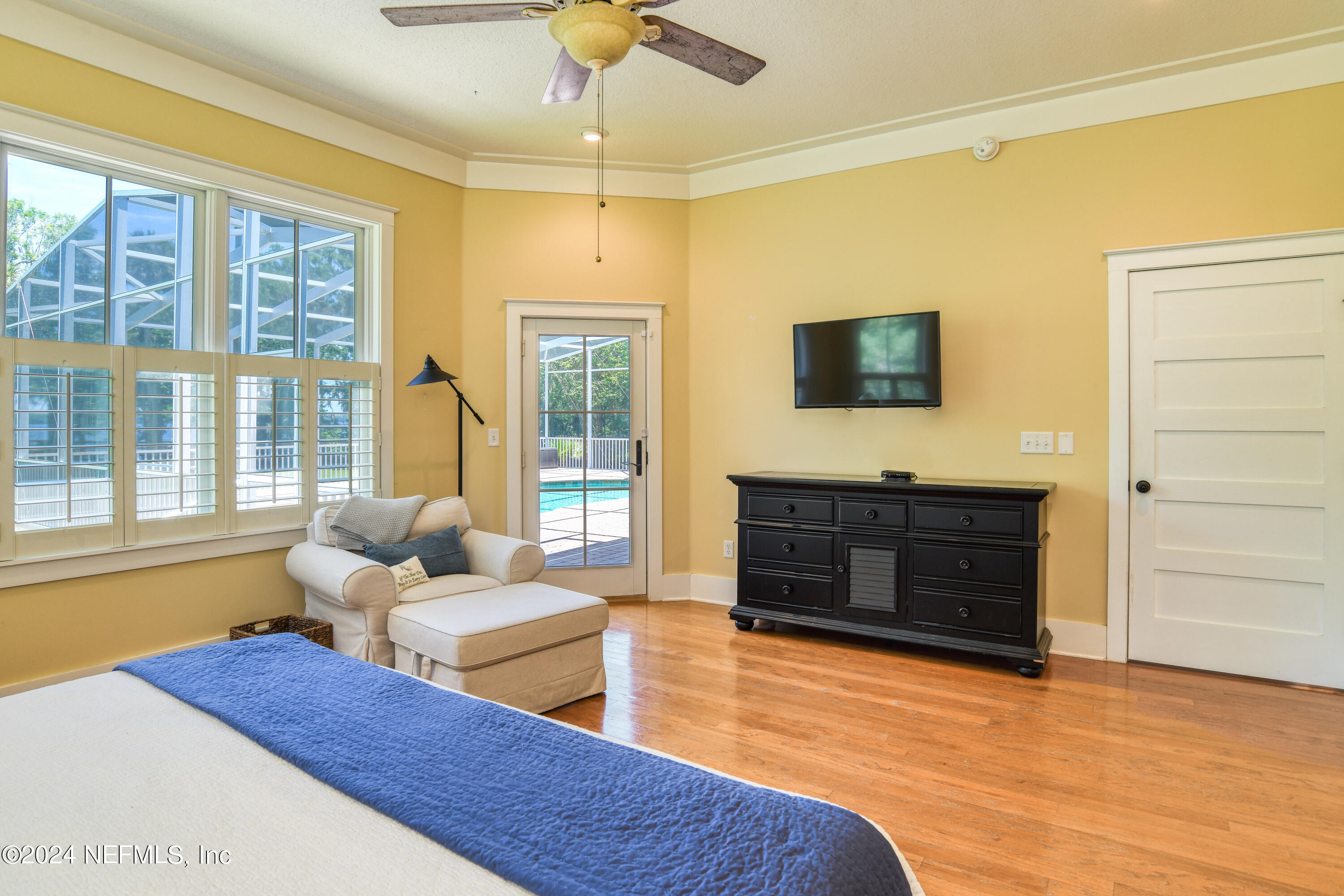 560 Clifton Road Crescent City, FL 32112 - Photo 42 of 73 a living room with furniture and a flat screen tv