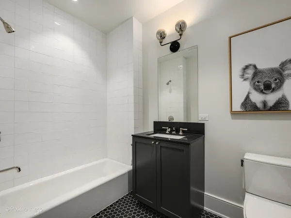 $2,950,000 | 21 North May Street, Unit 305, Chicago, IL 60607