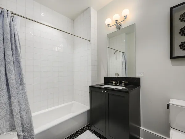 $2,950,000 | 21 North May Street, Unit 305, Chicago, IL 60607